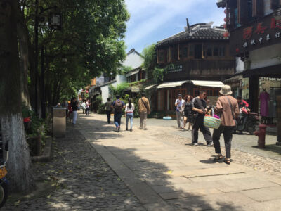 Shopping along Pingjiang Road Shops and people along Pingjiang Rd