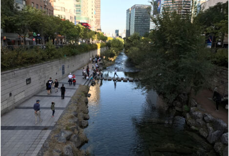 There is a canal nearby that is nice to walk along. There are many musicians there as well. Canal street in Seoul