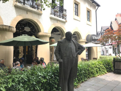 Thames Bar has a big statue of Winston Churchill. The bar itself is quite nice and comfortable. Thames Bar