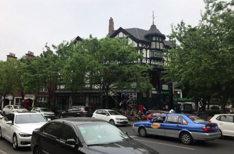 Thames Town seemed a little busy mostly for wedding photo shoots Thames Town busy street