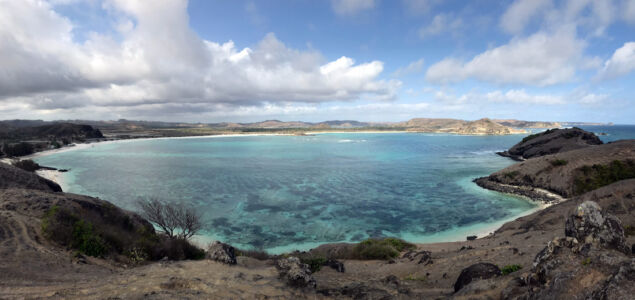 Up here was a Geocache (GC5EEKN) that overlooks turquoise waters below. Geocache