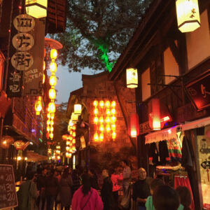 Jinli at night is quite beautiful. Jinli street nighttime