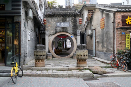 Interesting building looks old or something. Interesting building