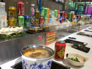 Conveyor belt hot pot is fun hot pot lunch